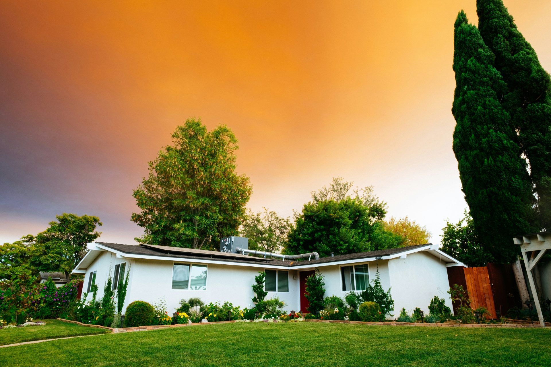 Landschaftsaufnahme eines Bungalows